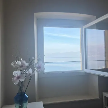 Liberty House アパート ストレーザ